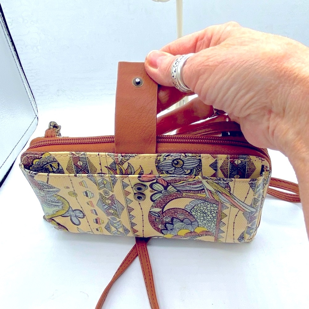 Sakroots Stylish Multicolor Patterned Crossbody/ … - image 4